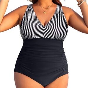NWT Aqua Eve Black And White Stripe Ruched One Piece Swimsuit Size 22W